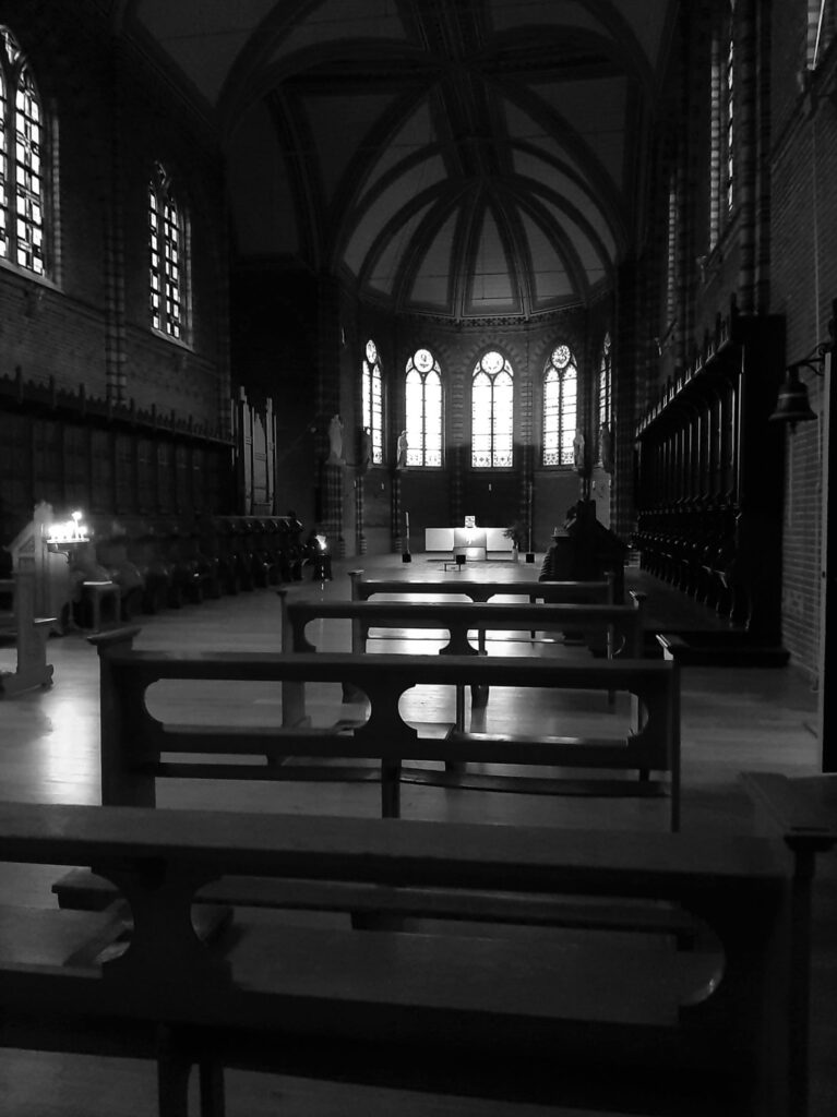 de kapel van klooster nieuw sion, drie maal daags een retraite-moment. 